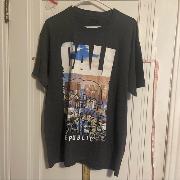 Spoiler Alert. Men’s Large - Picture 1 of 7